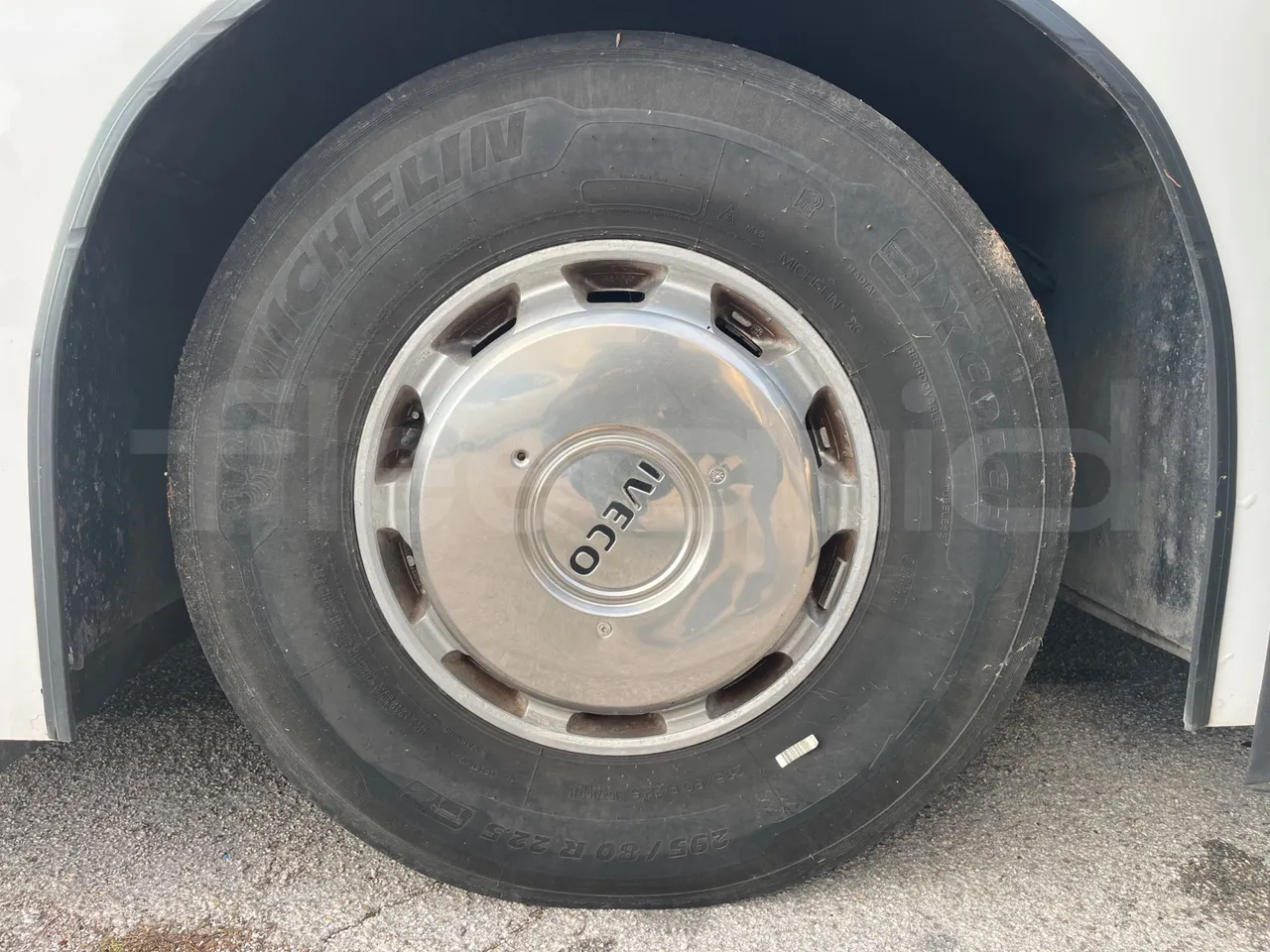 Iveco Irisbus Italia 391E.12.38 - Euro2 - 276Kw - 12MT - front left tire measurements