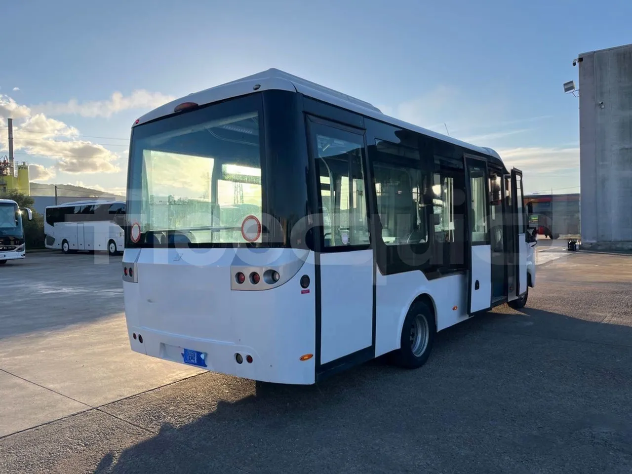 Nomec Stacobus Itineris 60SB - Euro 5 - 107 Kw - 7.230 mt - 3/4 right rear doors closed