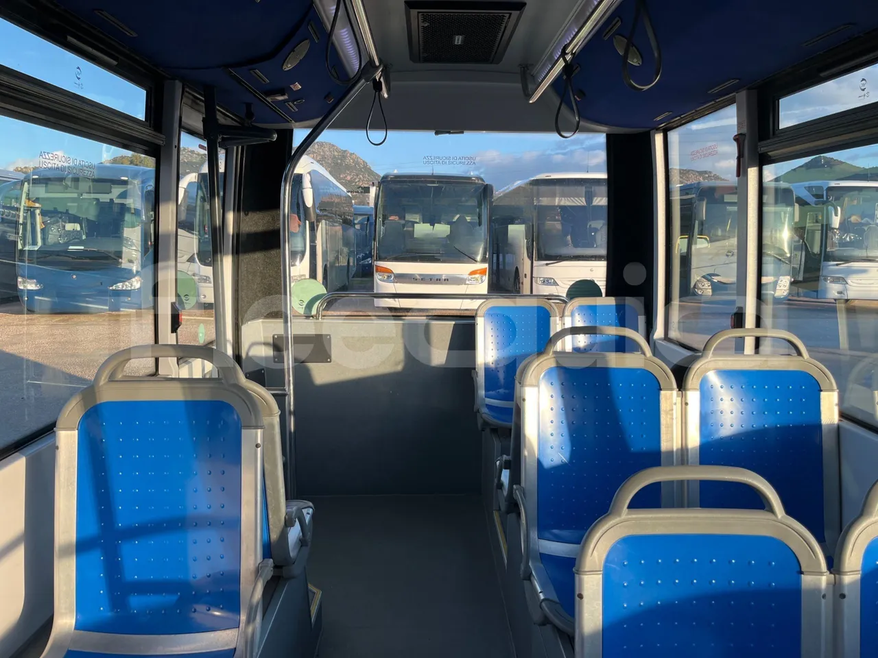 Nomec Stacobus Itineris 60SB - Euro 5 - 107 Kw - 7.230 mt - reverse view middle aisle