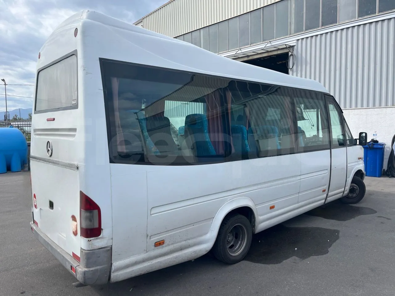 Mercedes-Benz Sprinter AGMB416CDI/ Euro 3 - 115 Kw - 6.977 Mt - 3/4 right rear doors closed