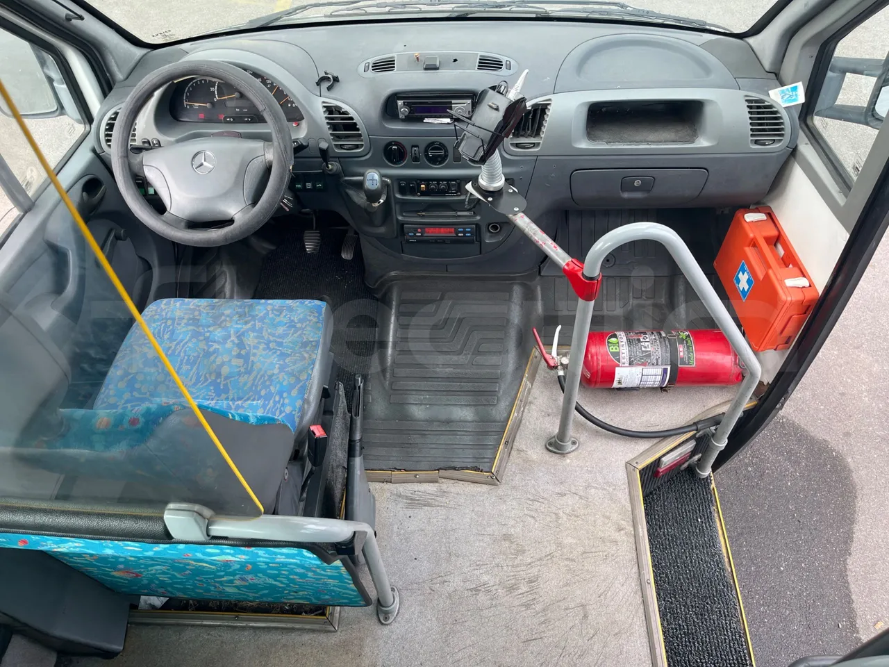 Mercedes-Benz Sprinter AGMB416CDI/ Euro 3 - 115 Kw - 6.977 Mt - buttons panels on