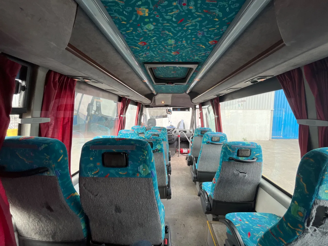 Mercedes-Benz Sprinter AGMB416CDI/ Euro 3 - 115 Kw - 6.977 Mt - forward view middle aisle