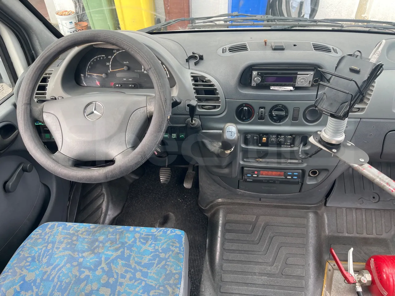 Mercedes-Benz Sprinter AGMB416CDI/ Euro 3 - 115 Kw - 6.977 Mt - steering wheel photo
