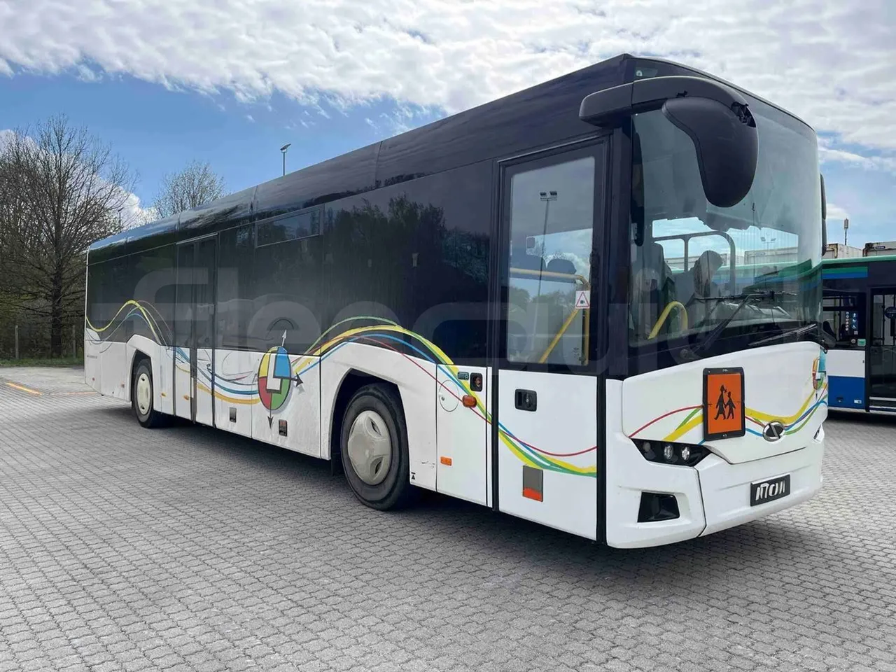 Solaris Interurbino - 3/4 front right doors