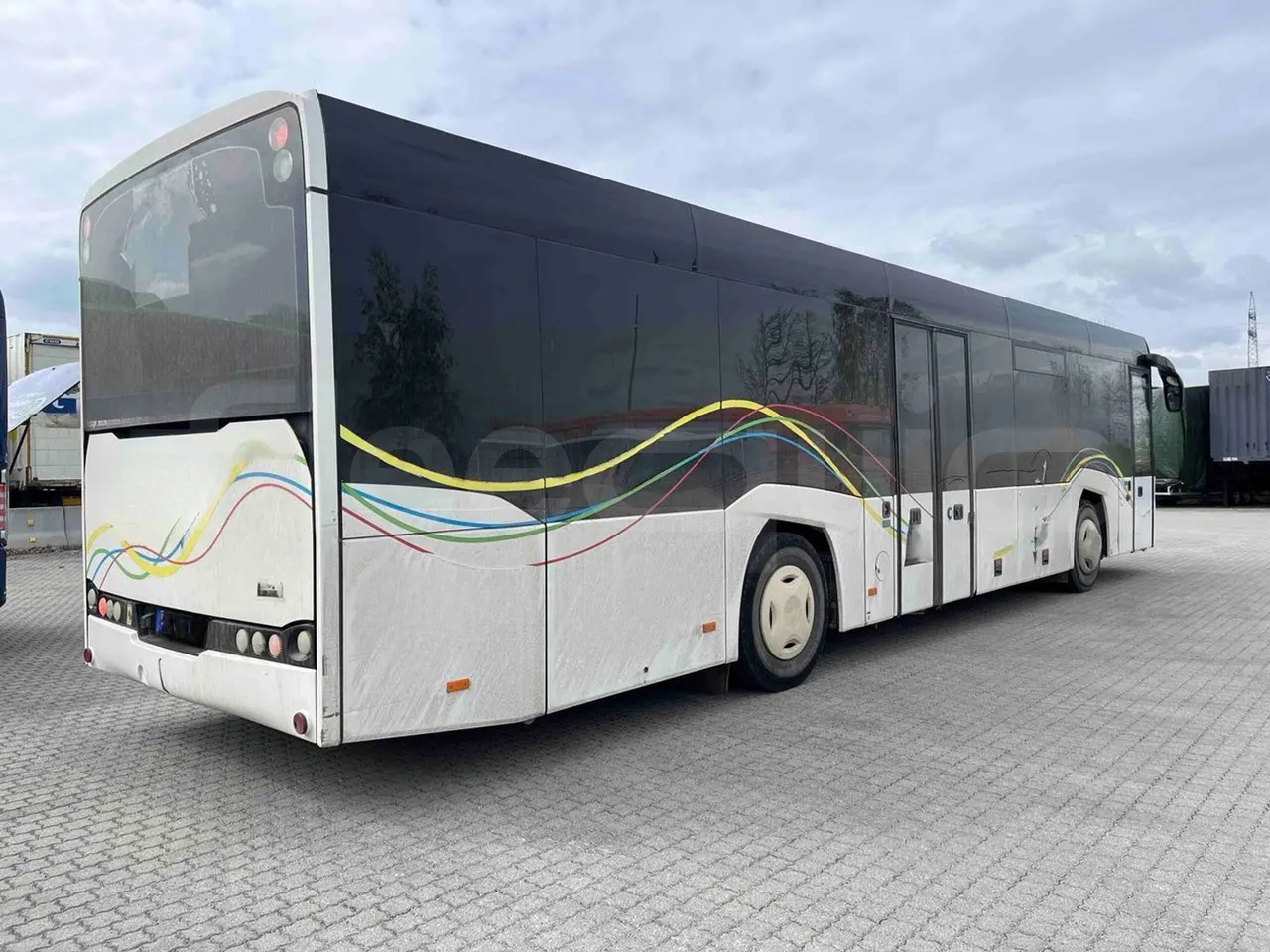 Solaris Interurbino - 3/4 right rear doors closed