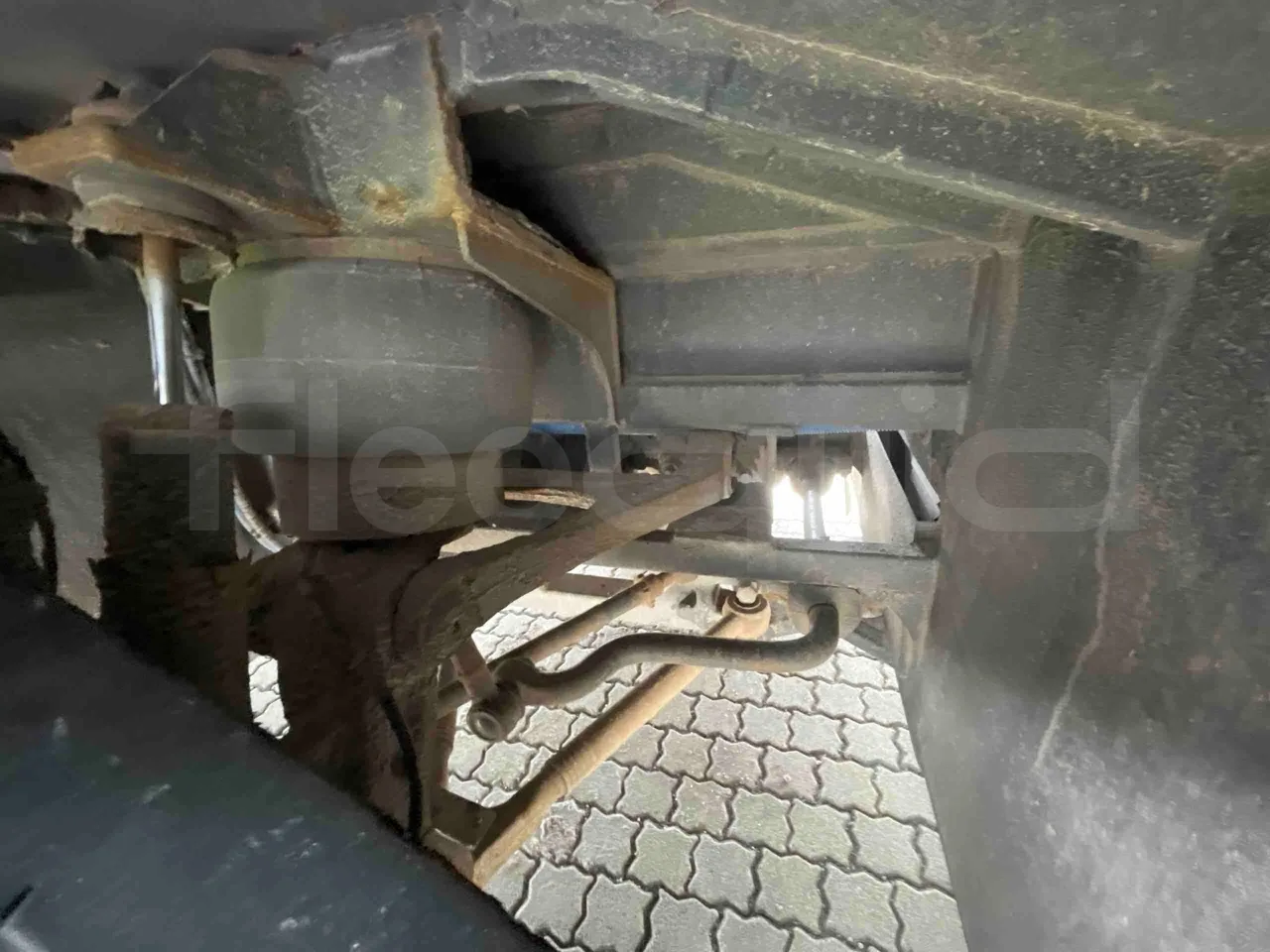 Solaris Interurbino - front brake calipers left