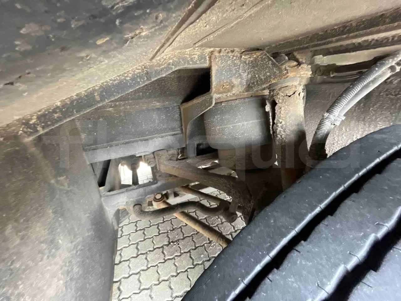 Solaris Interurbino - front brake calipers right