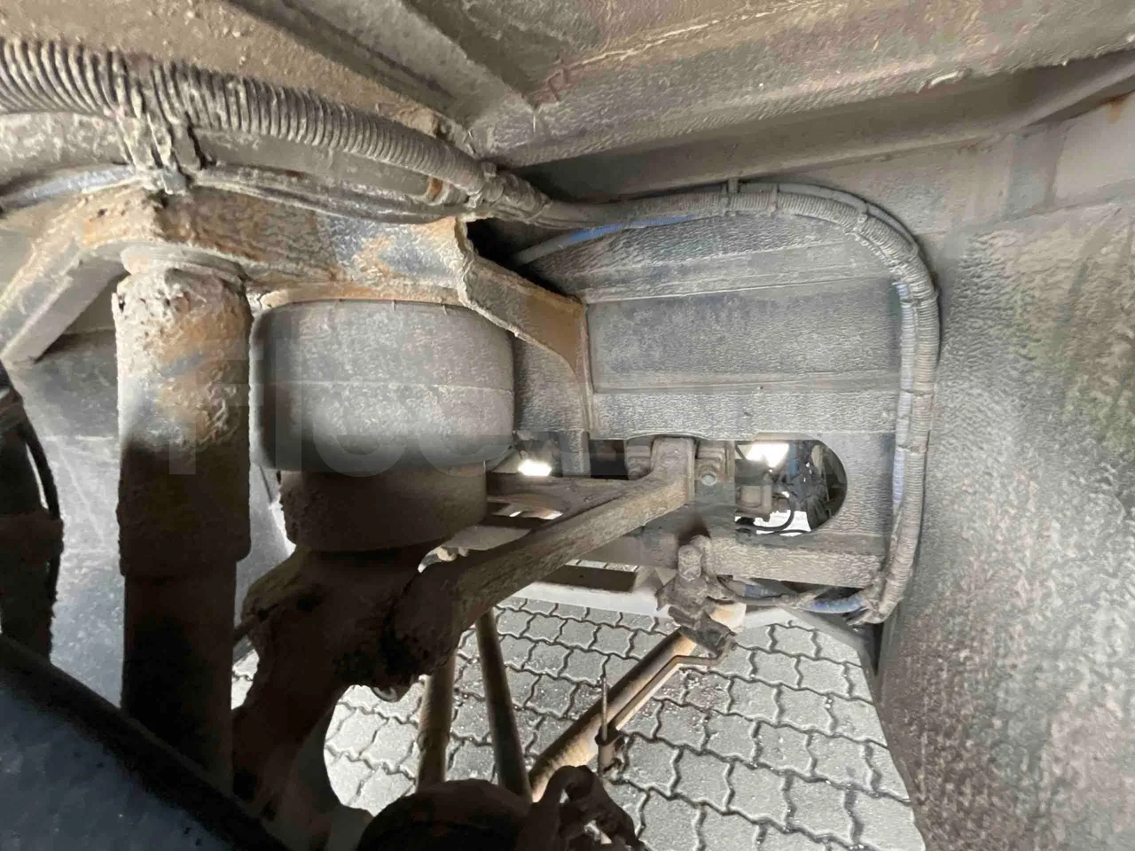 Solaris Interurbino - front discs right