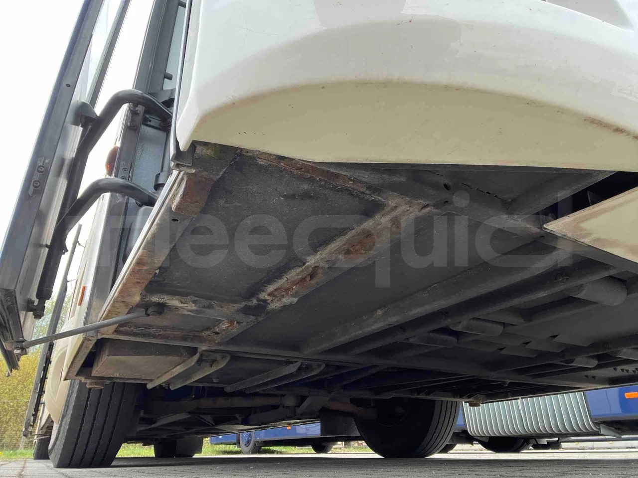 Solaris Interurbino - front shock absorbers right