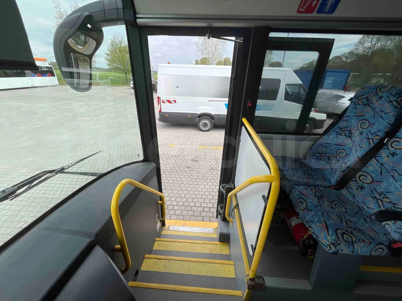 Solaris Interurbino - handrails photo