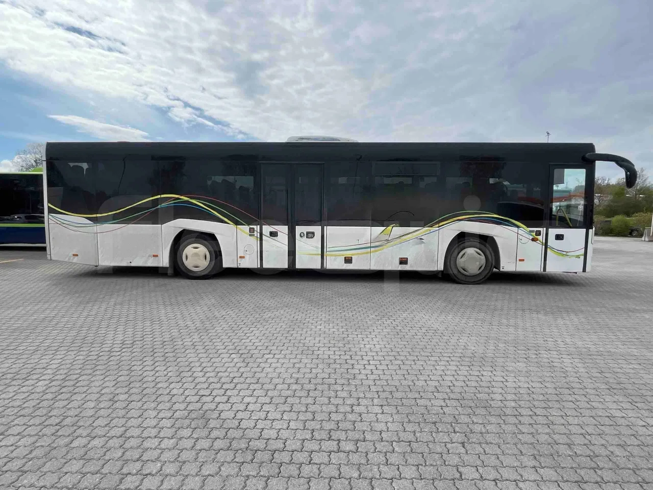 Solaris Interurbino - right side doors closed