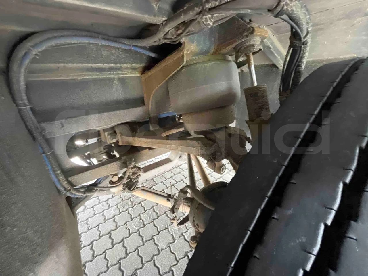 Solaris Interurbino - front axle left side
