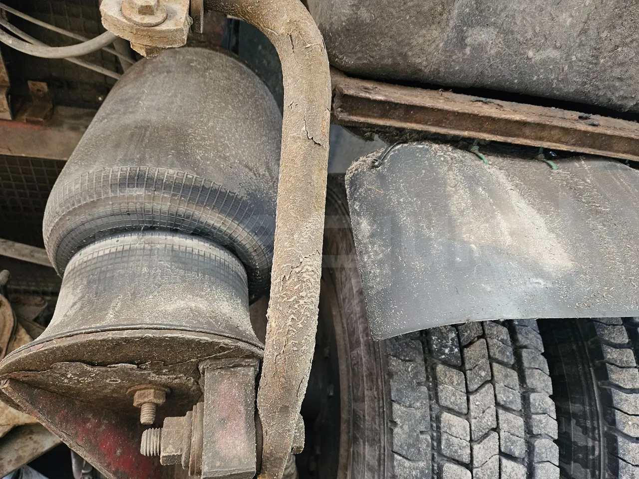 Iveco Mago2 CC80E - Euro 3 -130kW - 8.8 mt - axel 2 air springs 1 right