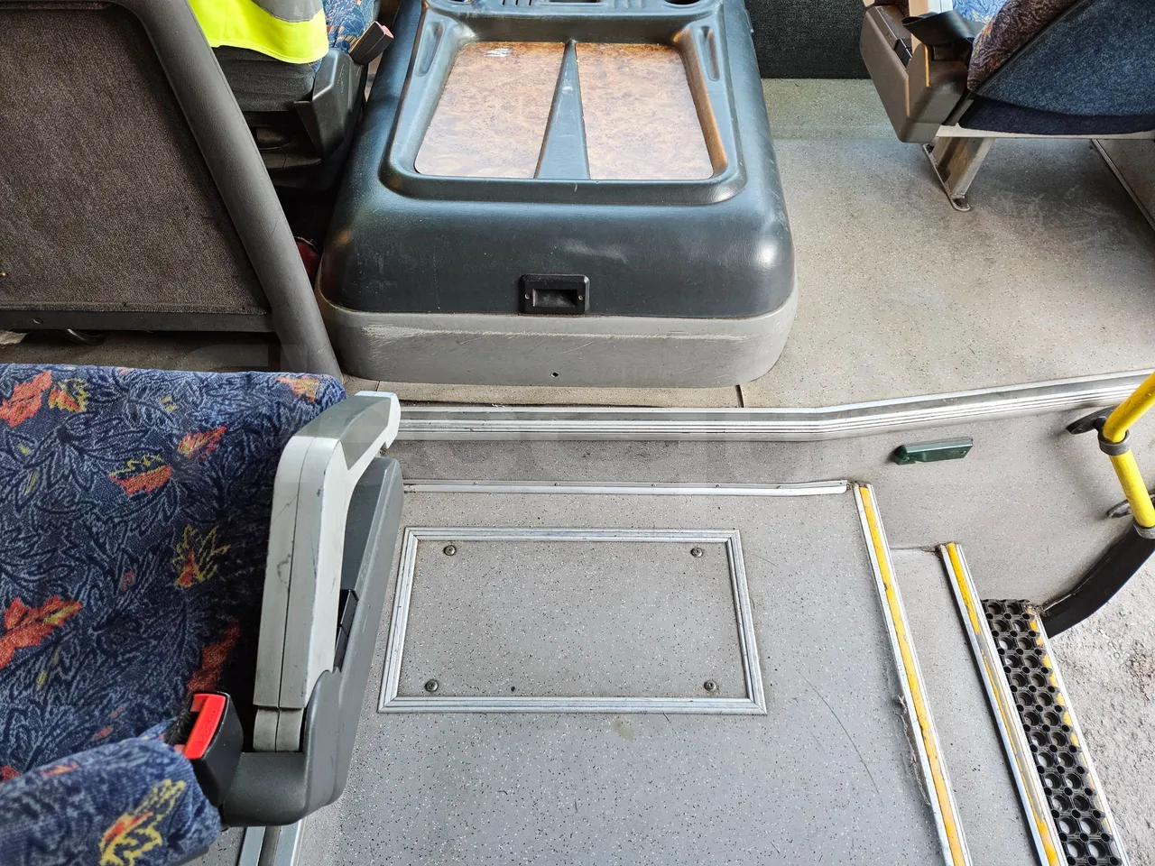 Iveco Mago2 CC80E - Euro 3 -130kW - 8.8 mt - floor hatches photo