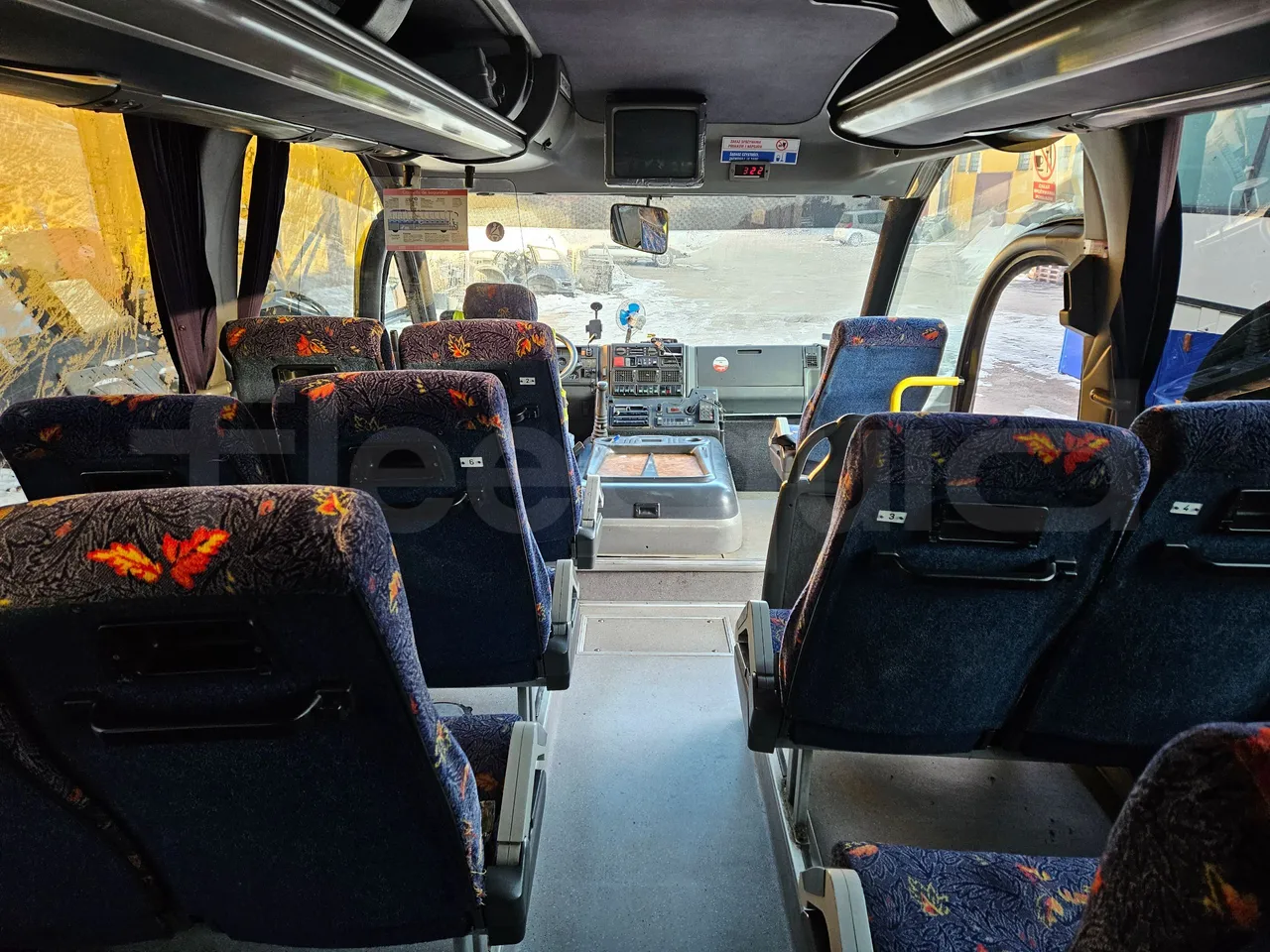 Iveco Mago2 CC80E - Euro 3 -130kW - 8.8 mt - forward view middle aisle