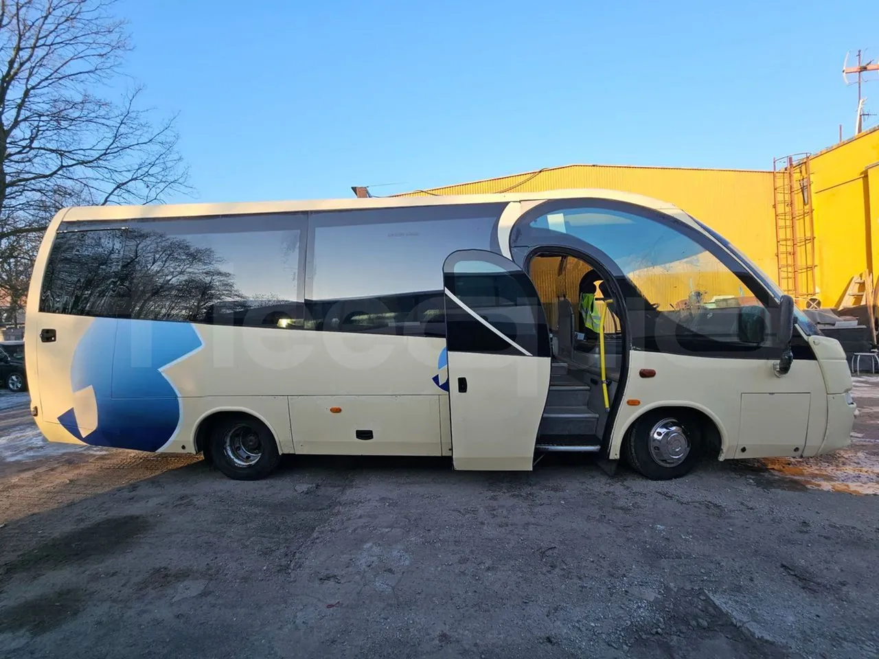 Iveco Mago2 CC80E - Euro 3 -130kW - 8.8 mt - right side doors open