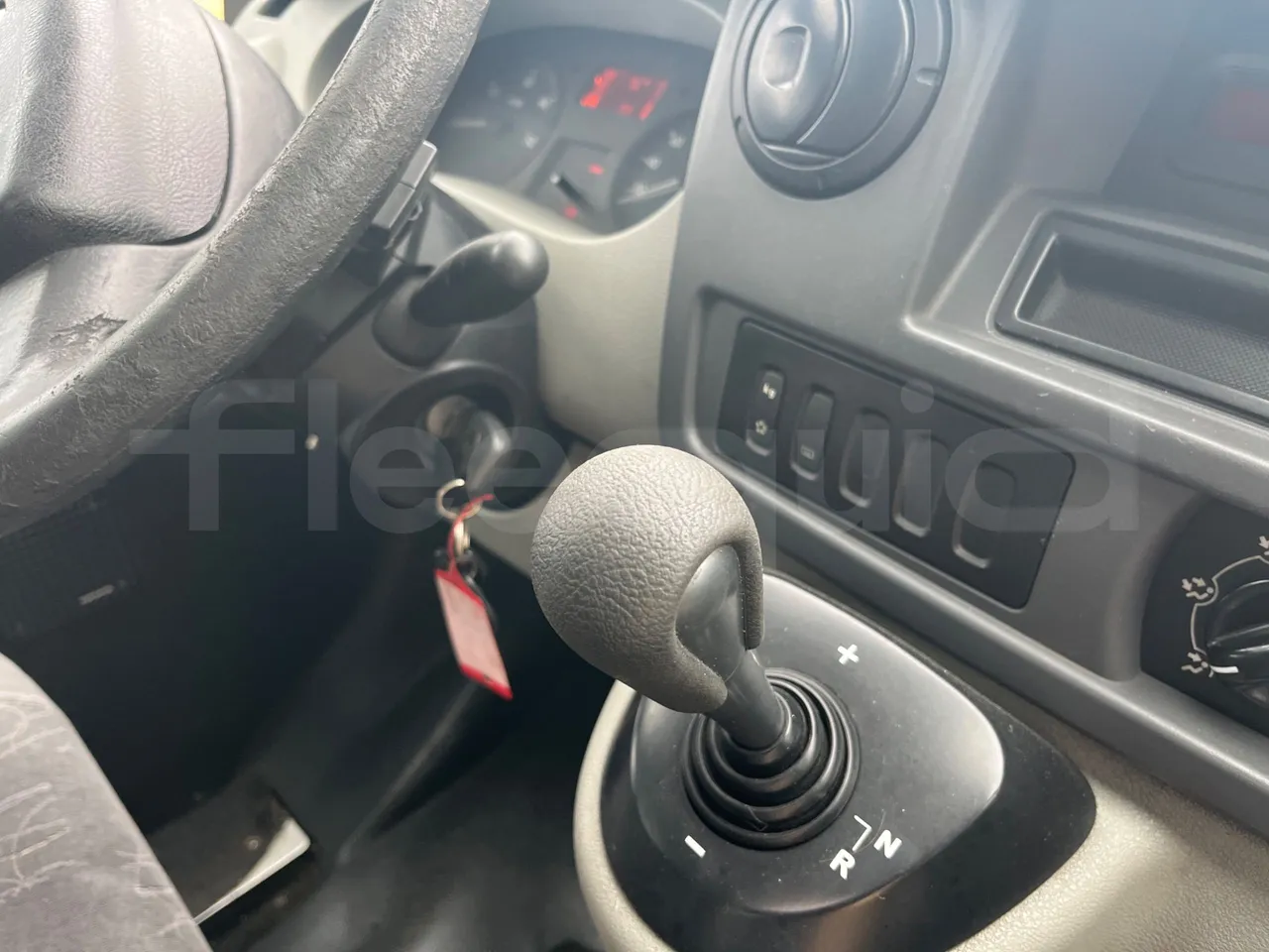 Nomec Stacobus Itineris 595 SB - Euro4 - 107kW - 7.020mt - command unit indicators