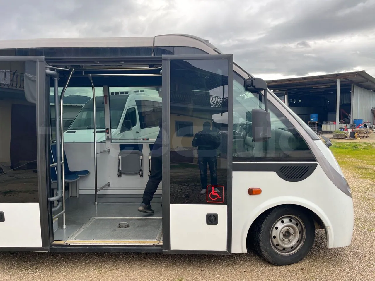 Nomec Stacobus Itineris 595 SB - Euro4 - 107kW - 7.020mt - front door 1 open