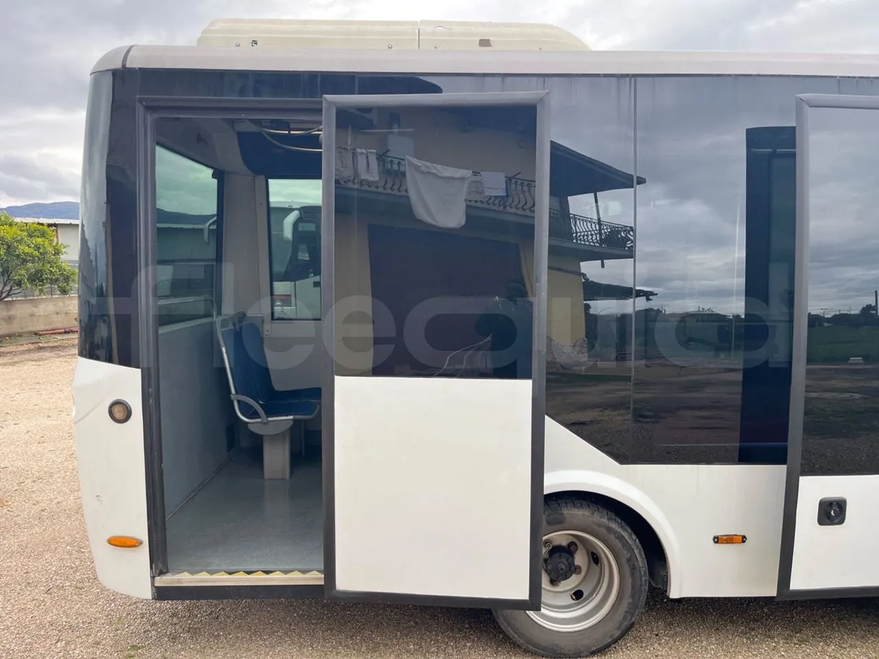 Nomec Stacobus Itineris 595 SB - Euro4 - 107kW - 7.020mt - front door 3 open