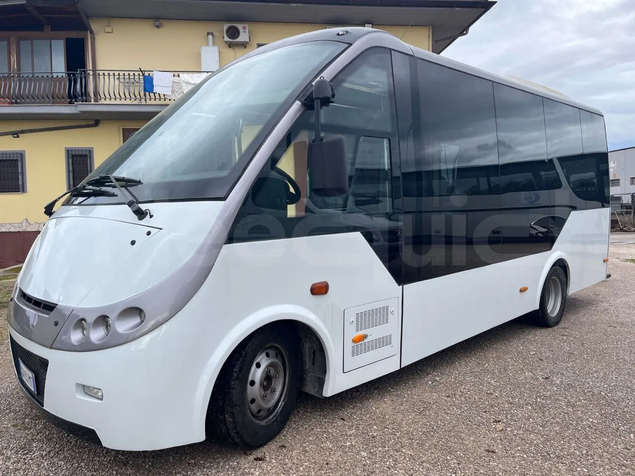 Nomec Stacobus Itineris 595 SB - Euro4 - 107kW - 7.020mt - 3/4 front left