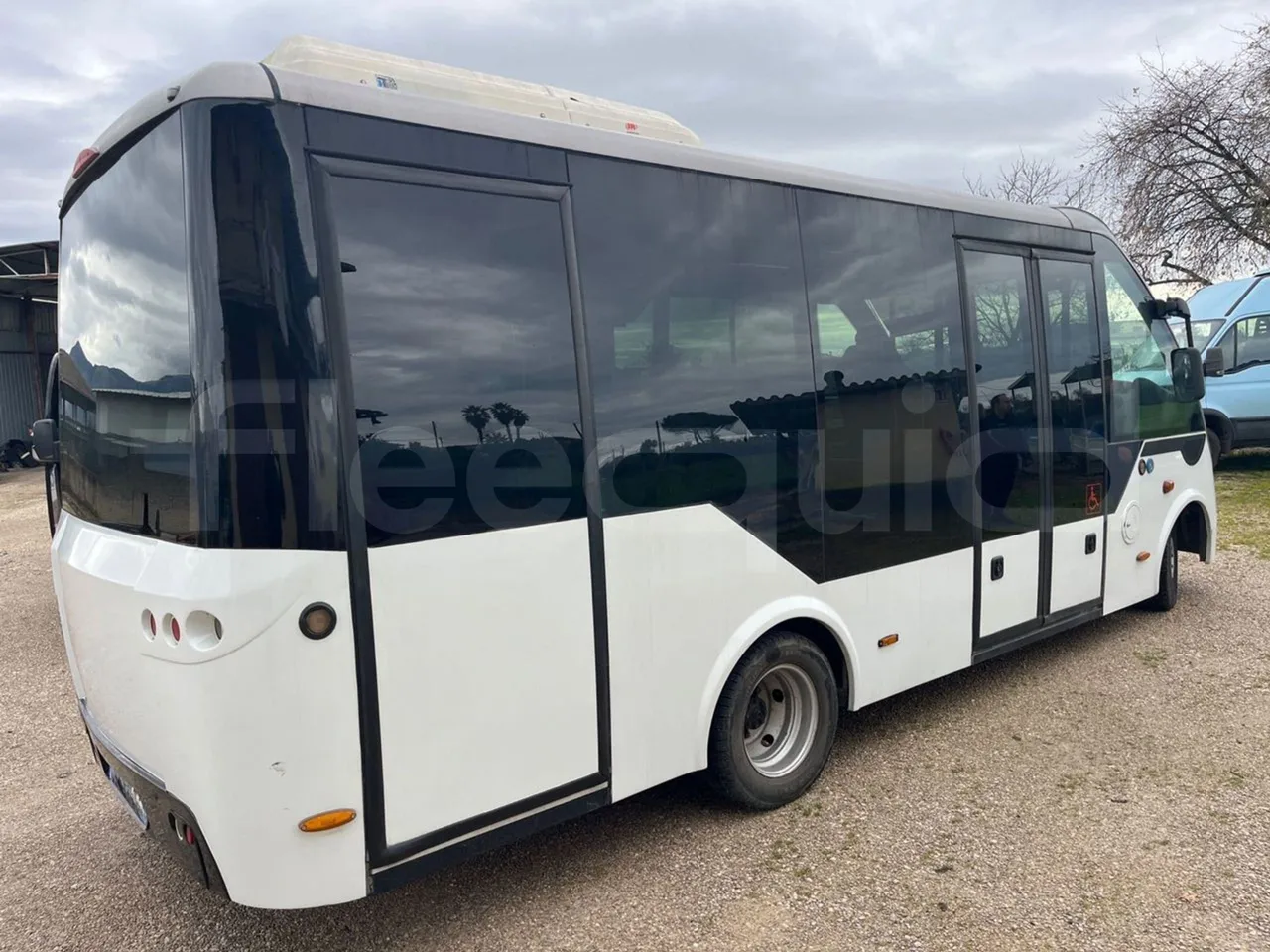 Nomec Stacobus Itineris 595 SB - Euro4 - 107kW - 7.020mt - 3/4 right rear doors closed