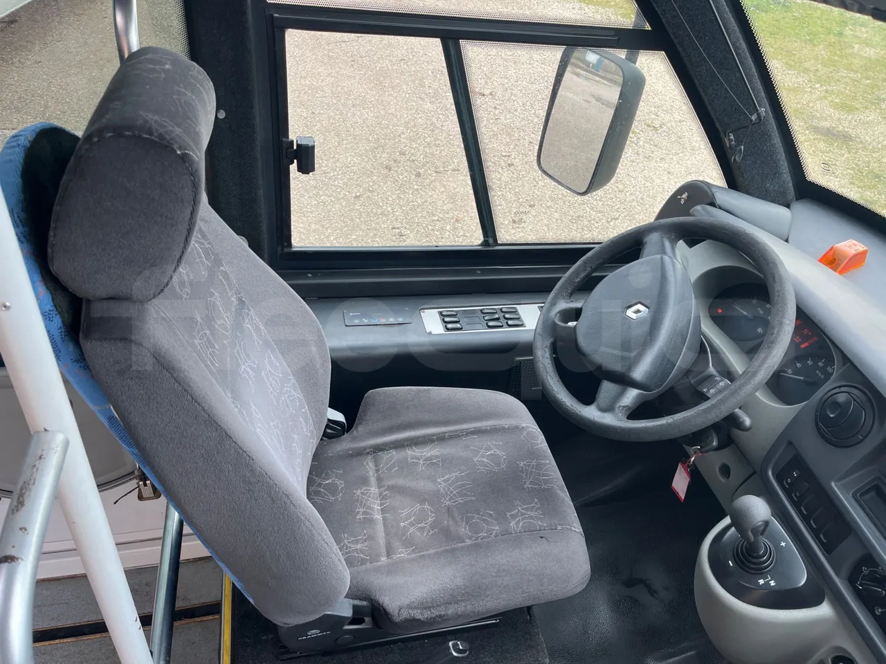 Nomec Stacobus Itineris 595 SB - Euro4 - 107kW - 7.020mt - driver's seat photo