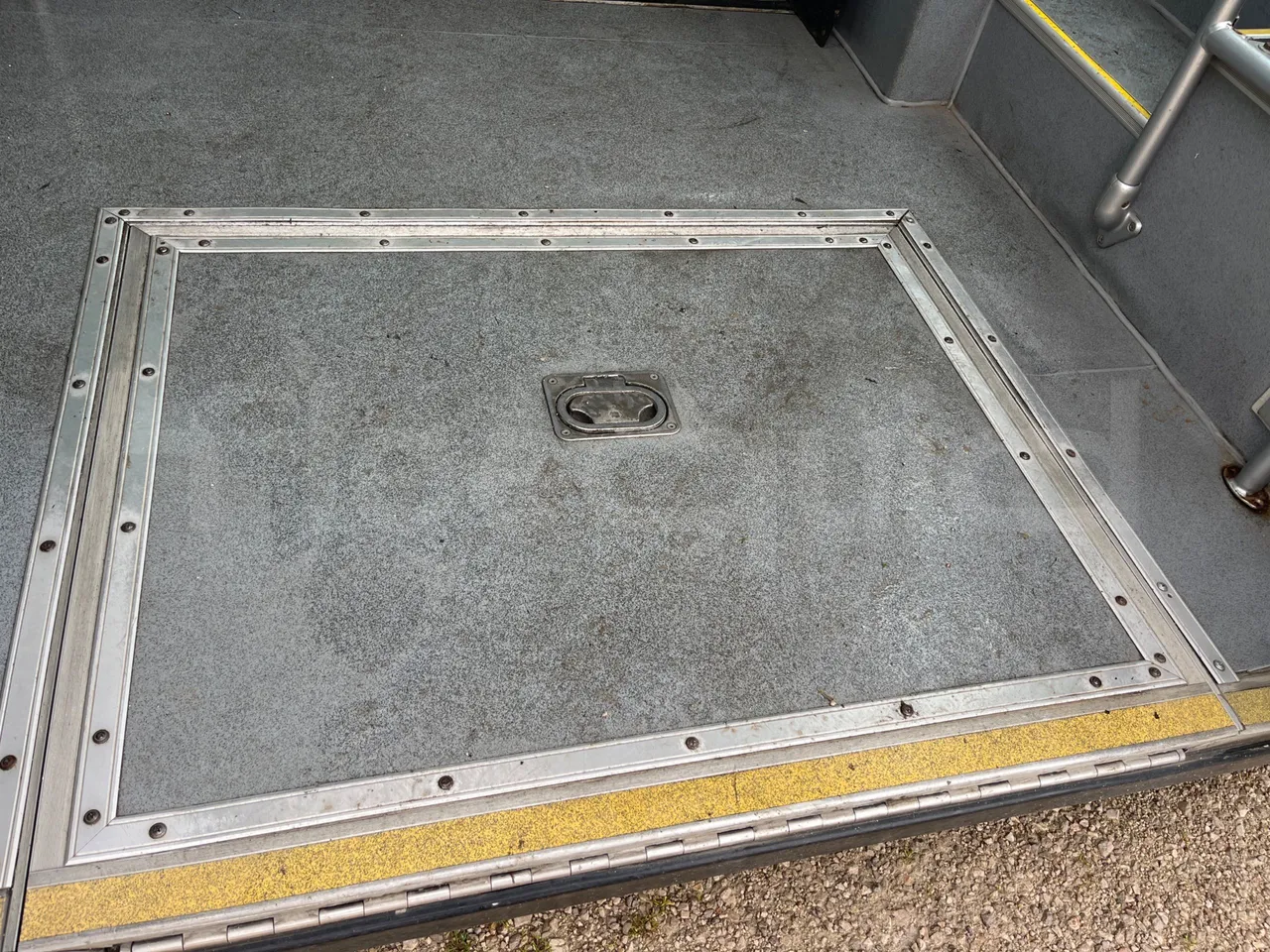 Nomec Stacobus Itineris 595 SB - Euro4 - 107kW - 7.020mt - power outlets detail