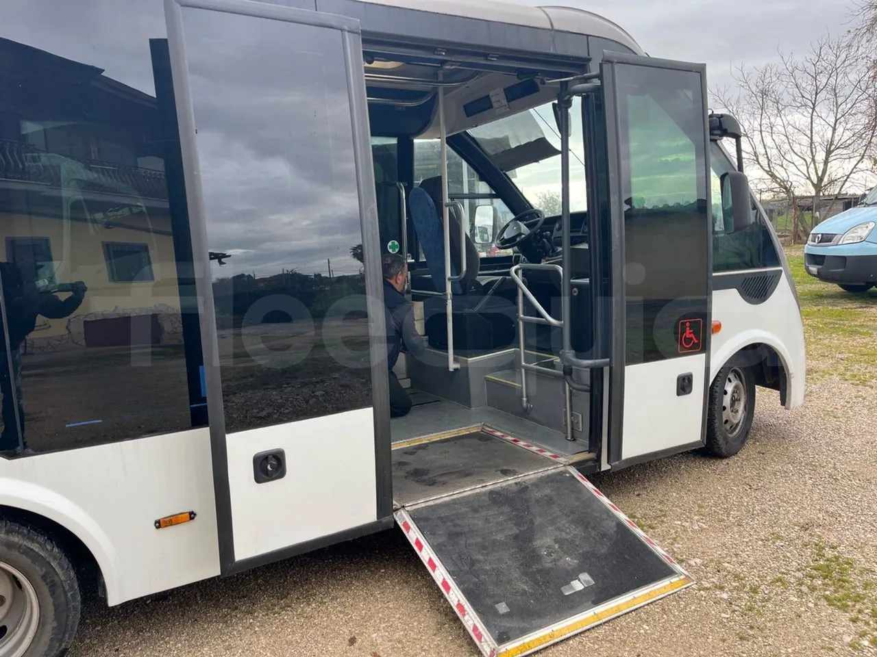 Nomec Stacobus Itineris 595 SB - Euro4 - 107kW - 7.020mt - platform open photo