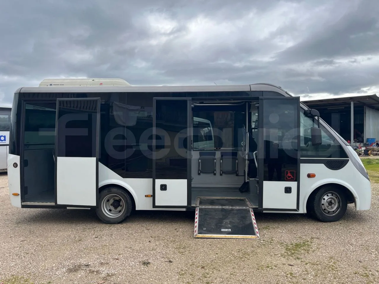 Nomec Stacobus Itineris 595 SB - Euro4 - 107kW - 7.020mt - right side doors open