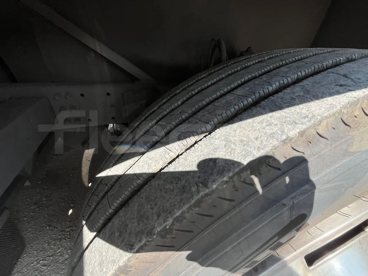 Irizar Scania Century K114IB - EUR3 - 250kW - 12m - tread condition front tires left