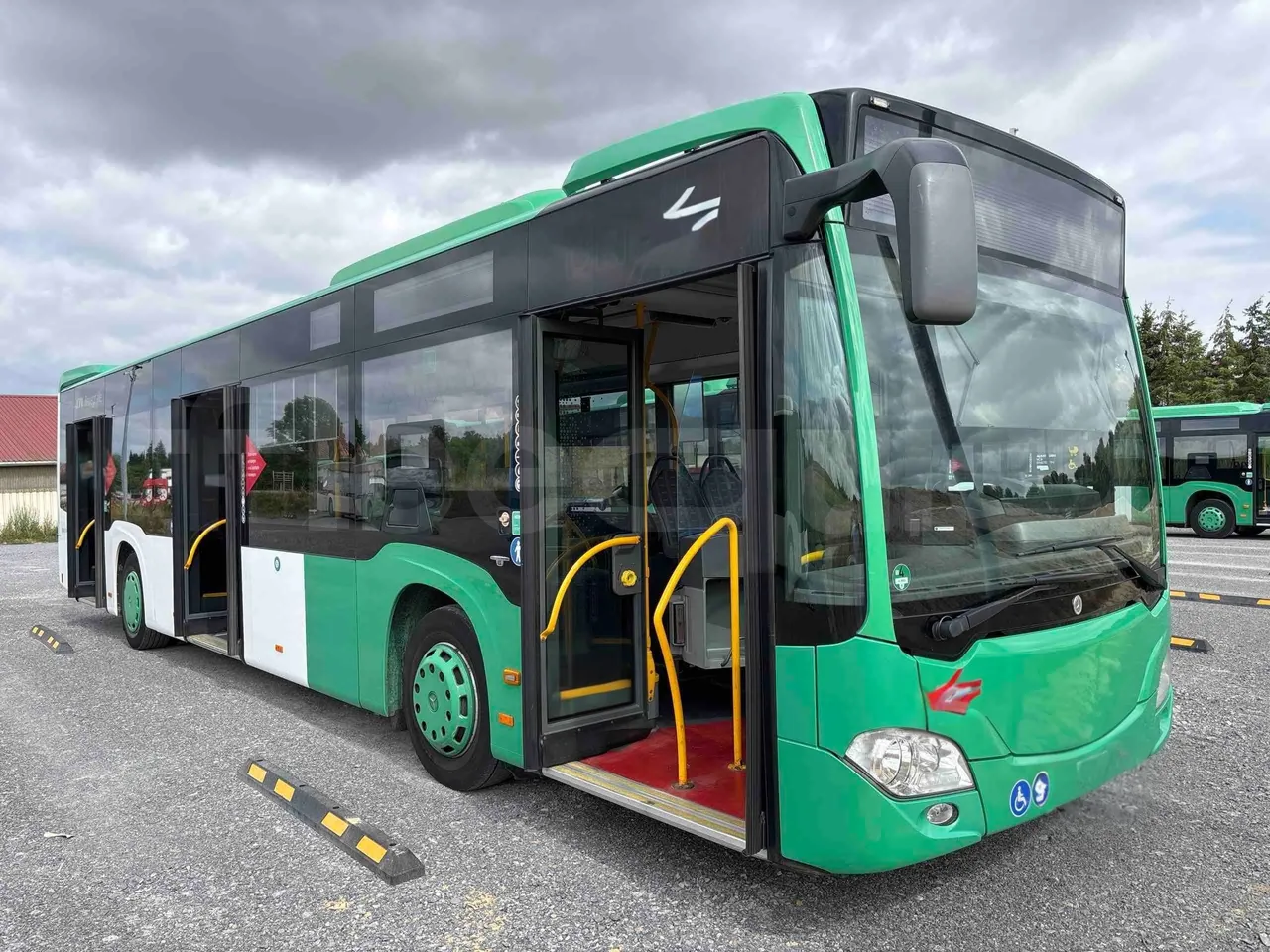 Mercedes-Benz Citaro - 3/4 right front doors open