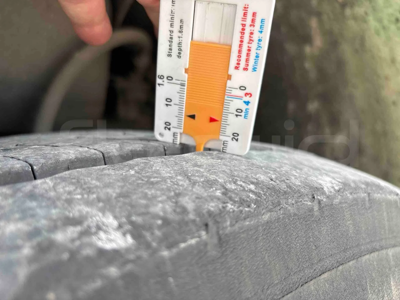Mercedes-Benz Citaro - First Axle Left Side: Tyre Thickness
