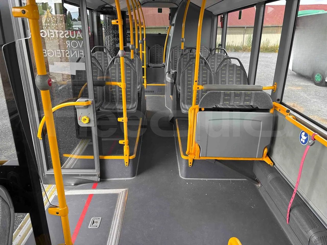 Mercedes-Benz Citaro - reverse view middle aisle