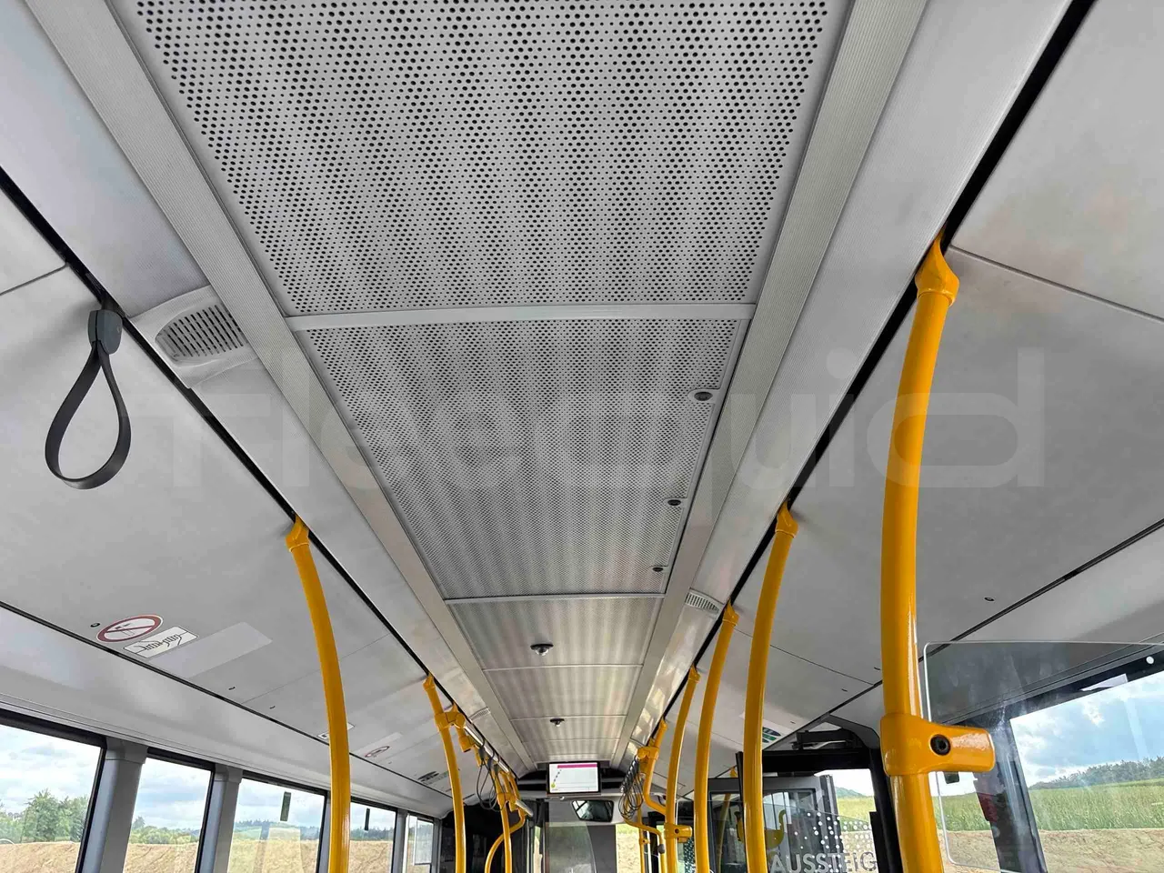 Mercedes-Benz Citaro - overhead compartments photo