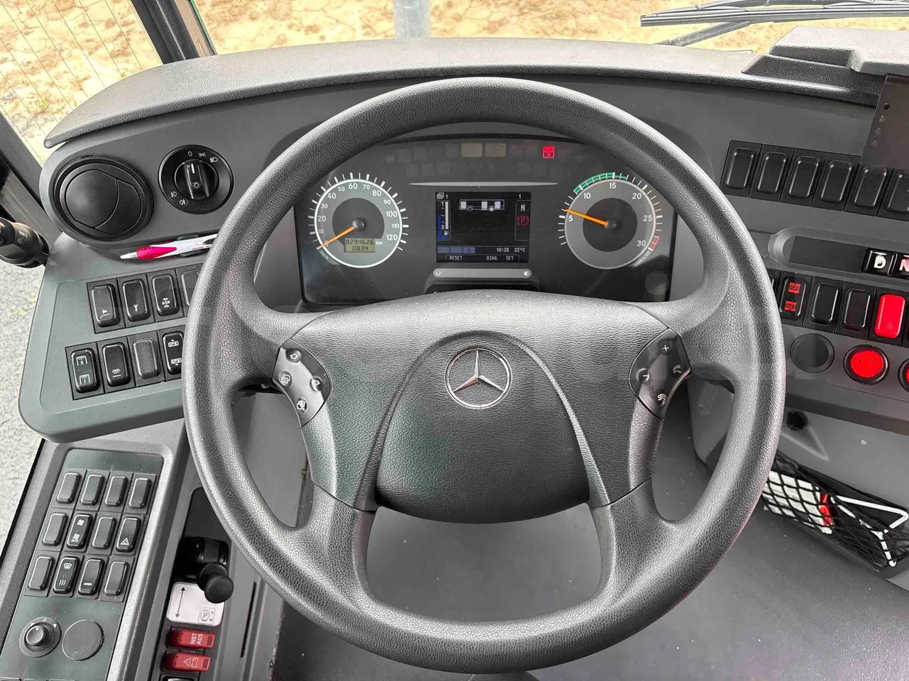 Mercedes-Benz Citaro - steering wheel photo