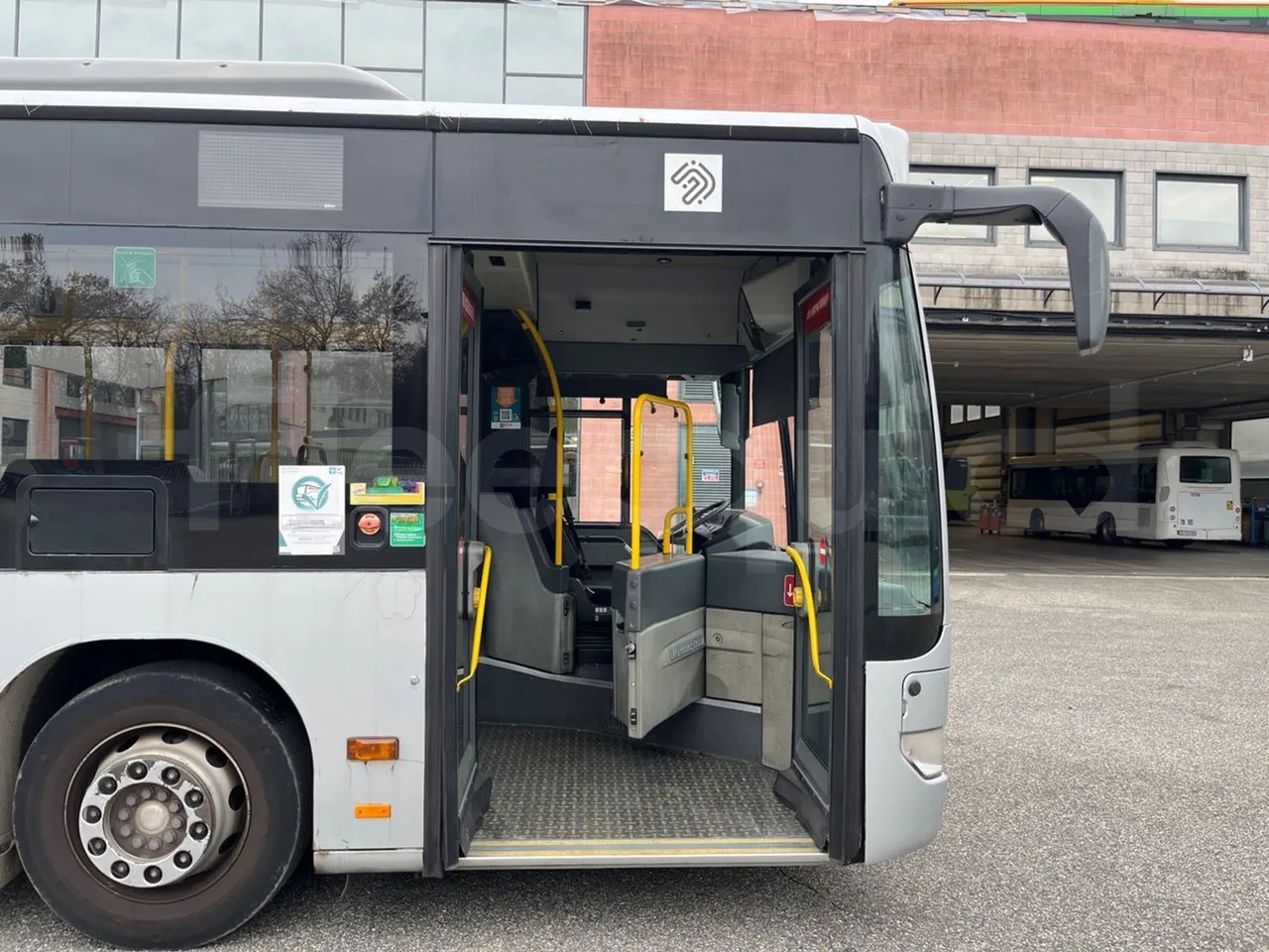 Mercedes-Benz O 530 5303/P - Euro 5 - 210 kW - 11.950 mt - front door 1 open