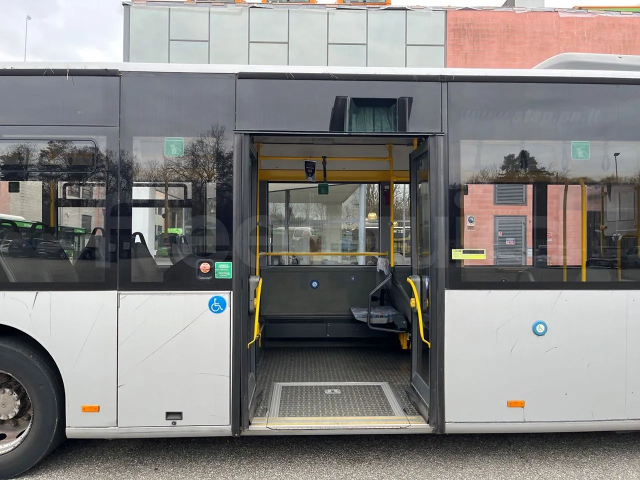 Mercedes-Benz O 530 5303/P - Euro 5 - 210 kW - 11.950 mt - front door 2 open