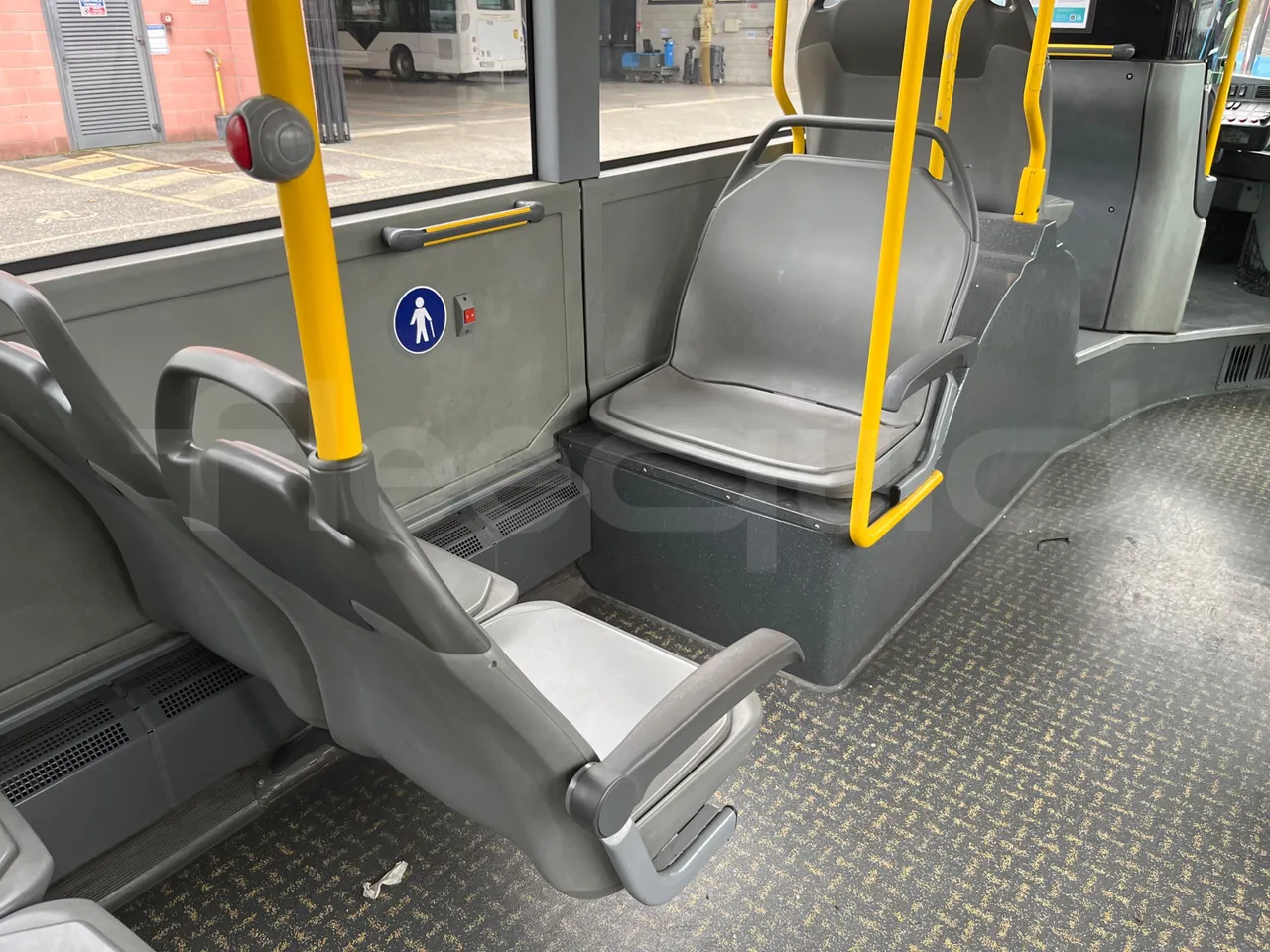 Mercedes-Benz O 530 5303/P - Euro 5 - 210 kW - 11.950 mt - armrest detail photo