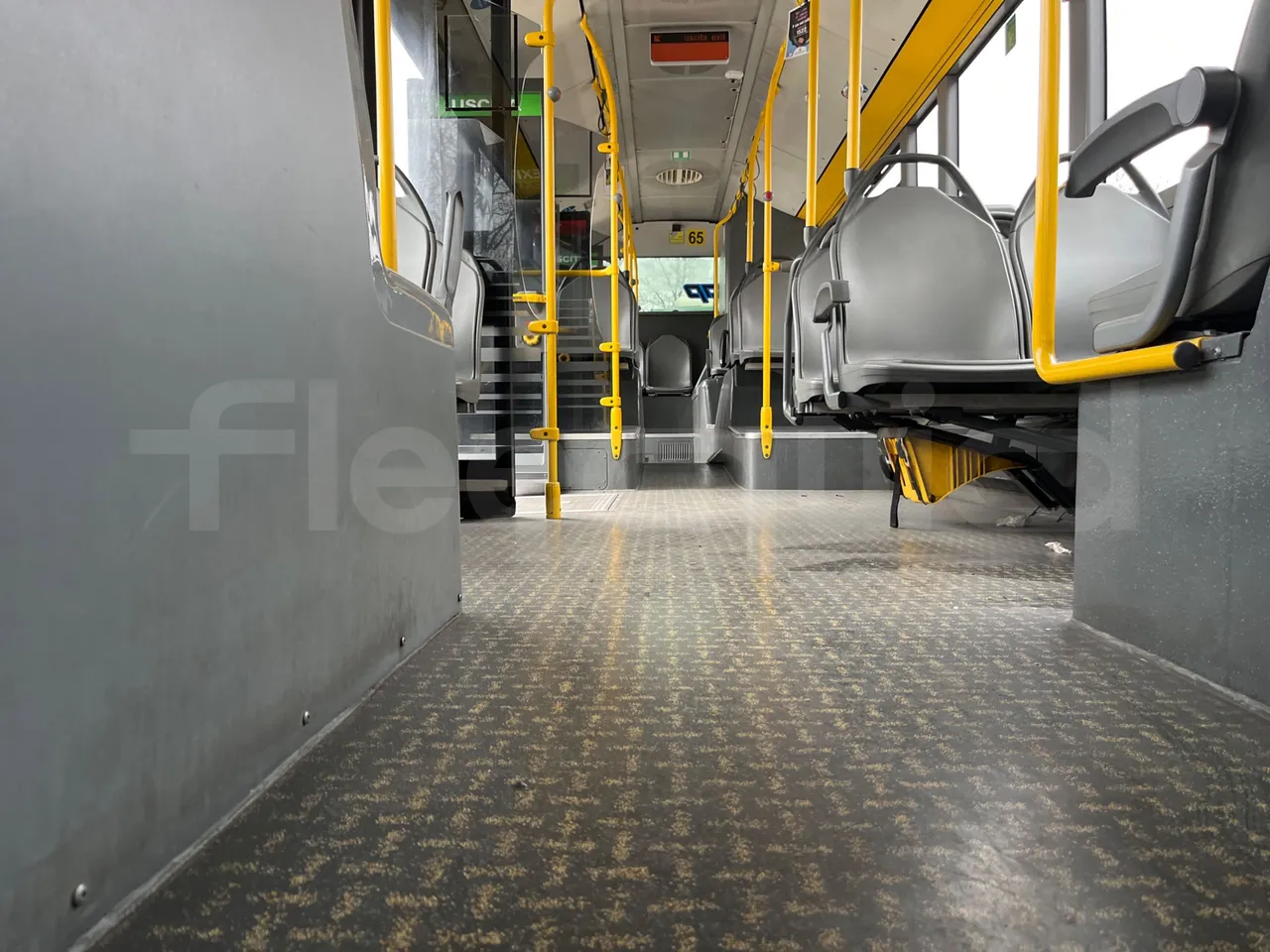 Mercedes-Benz O 530 5303/P - Euro 5 - 210 kW - 11.950 mt - seat brackets photo