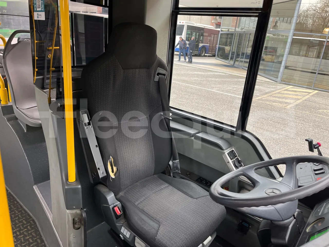 Mercedes-Benz O 530 5303/P - Euro 5 - 210 kW - 11.950 mt - driver's seat photo
