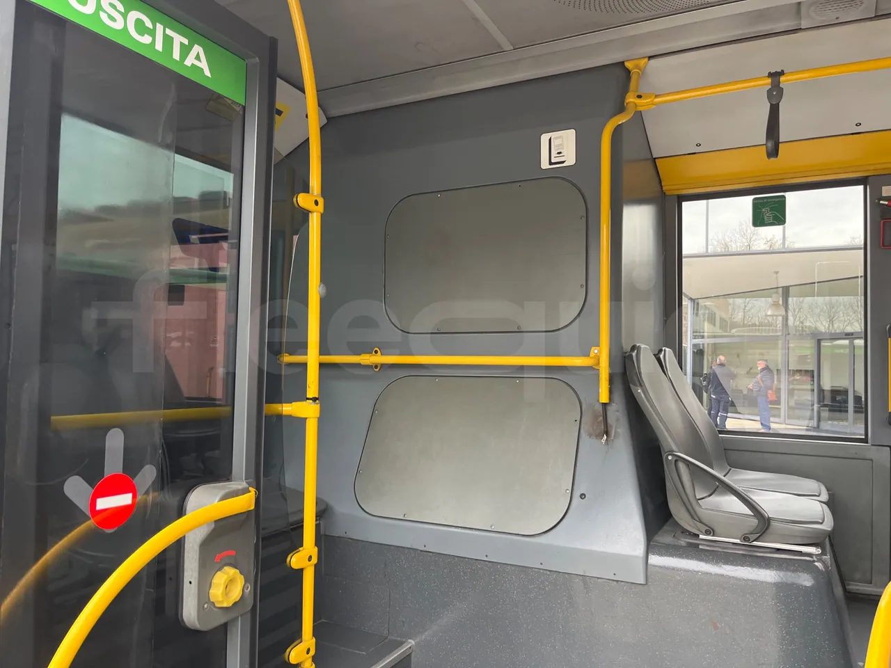 Mercedes-Benz O 530 5303/P - Euro 5 - 210 kW - 11.950 mt - floor hatches photo