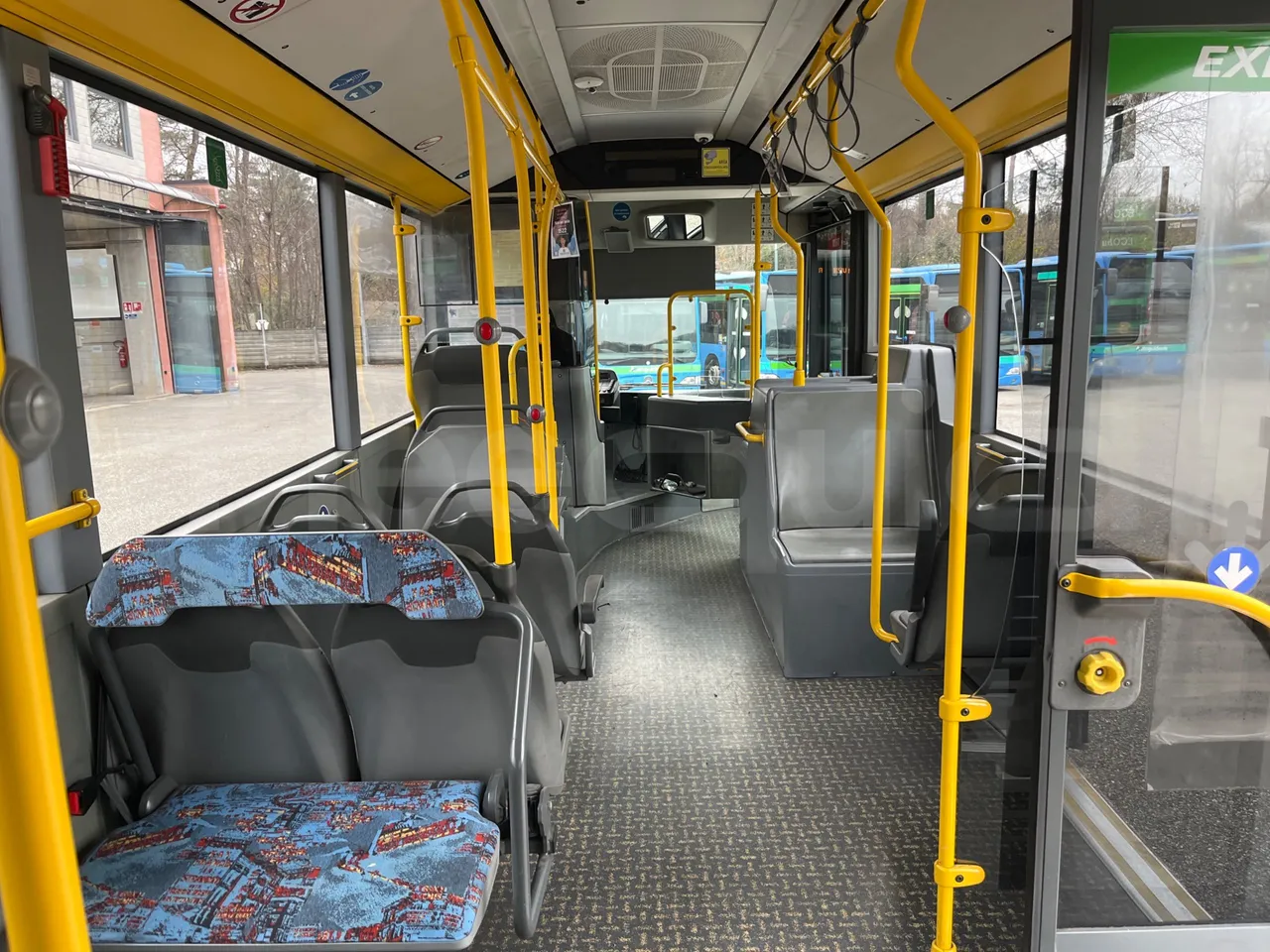 Mercedes-Benz O 530 5303/P - Euro 5 - 210 kW - 11.950 mt - forward view middle aisle