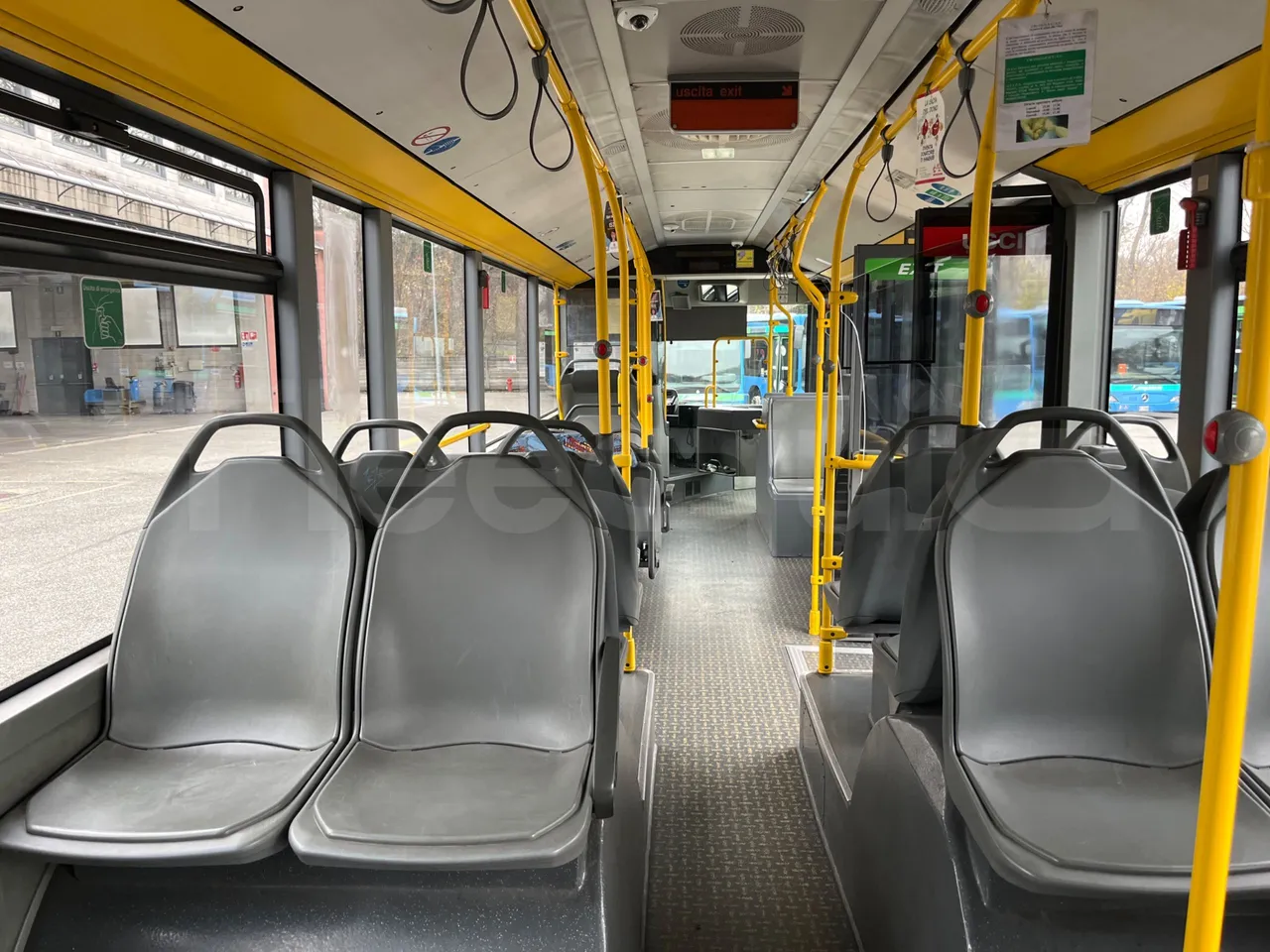 Mercedes-Benz O 530 5303/P - Euro 5 - 210 kW - 11.950 mt - forward view all seats last row height