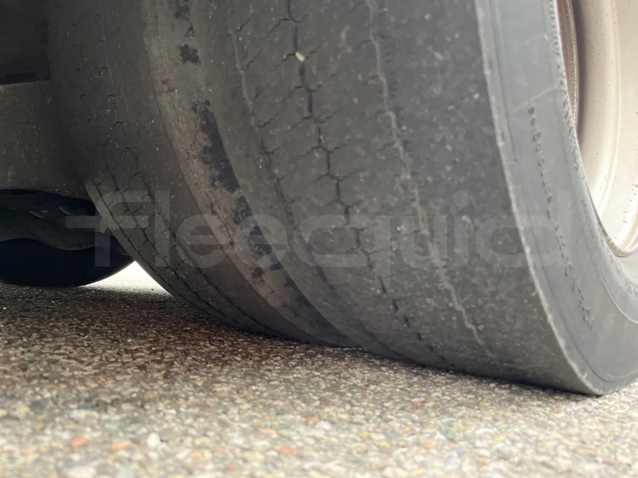 Mercedes-Benz O 530 5303/P - Euro 5 - 210 kW - 11.950 mt - tread condition front tires left