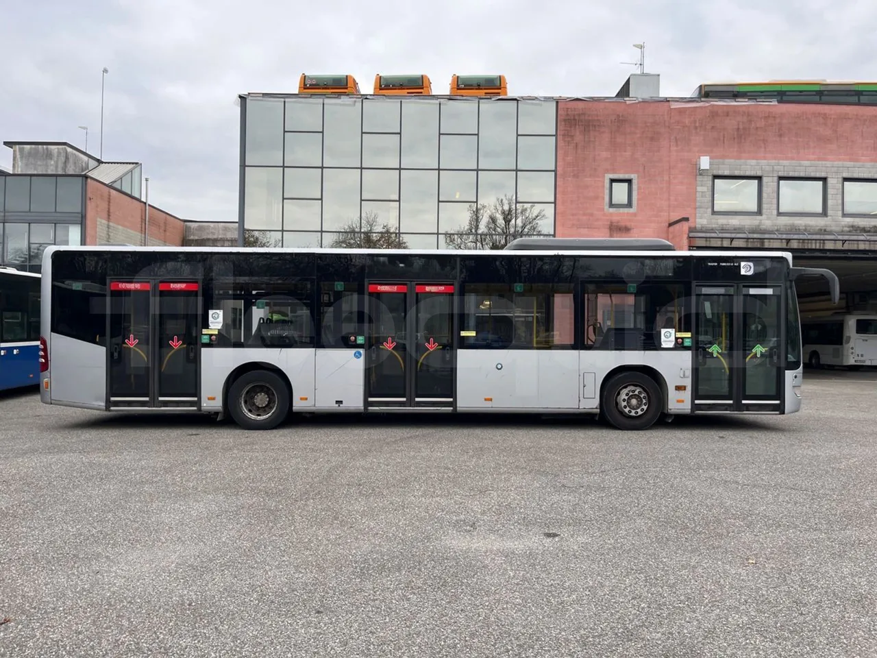 Mercedes-Benz O 530 5303/P - Euro 5 - 210 kW - 11.950 mt - right side doors closed