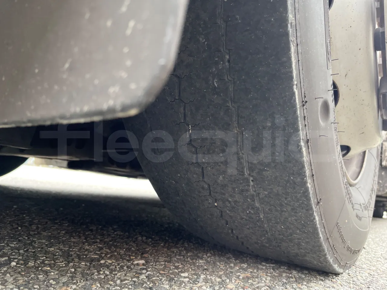 Mercedes-Benz O 530 5303/P - Euro 5 - 210 kW - 11.950 mt - rear left tire photo