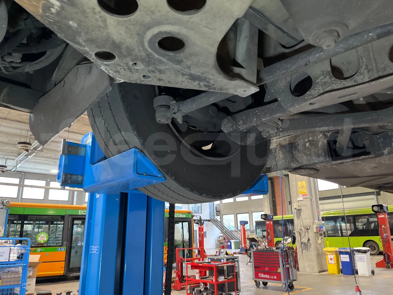 Mercedes-Benz O 530 5303/P - Euro 5 - 210 kW - 11.950 mt - front axle right side