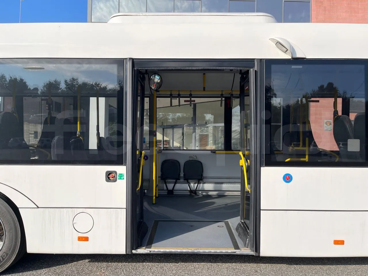 Solaris Urbino 12 -EUR5 - 231kW - 12m - front door 2 open