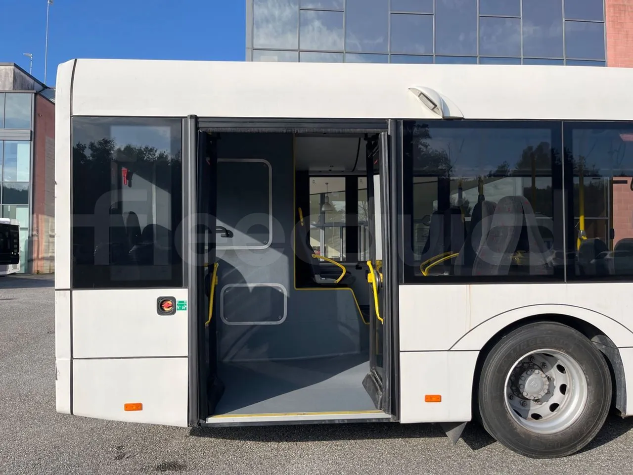 Solaris Urbino 12 -EUR5 - 231kW - 12m - front door 3 open