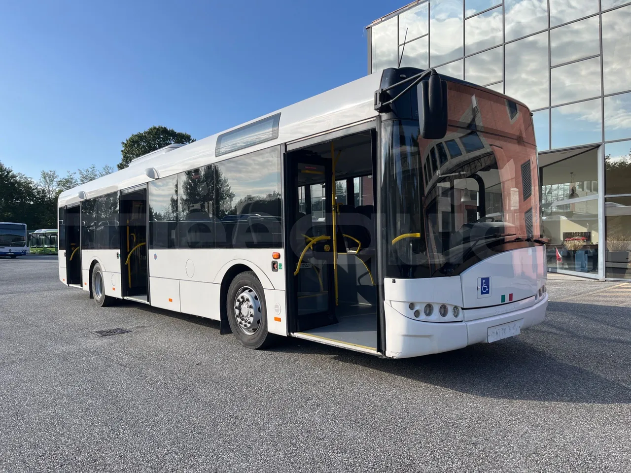 Solaris Urbino 12 -EUR5 - 231kW - 12m - 3/4 right front doors open